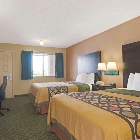 Super 8 By Wyndham Universal City Eksteriør bilde