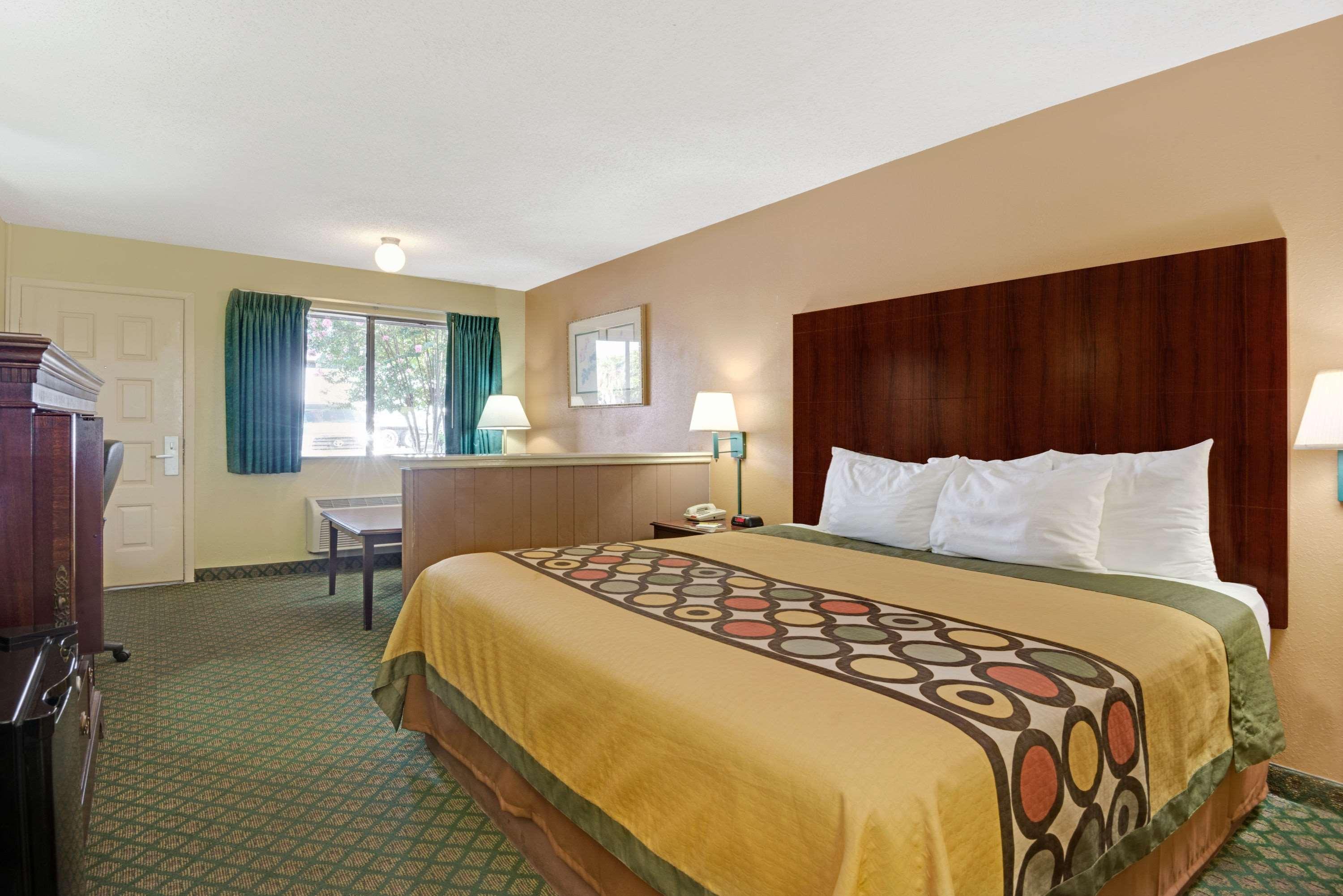 Super 8 By Wyndham Universal City Eksteriør bilde