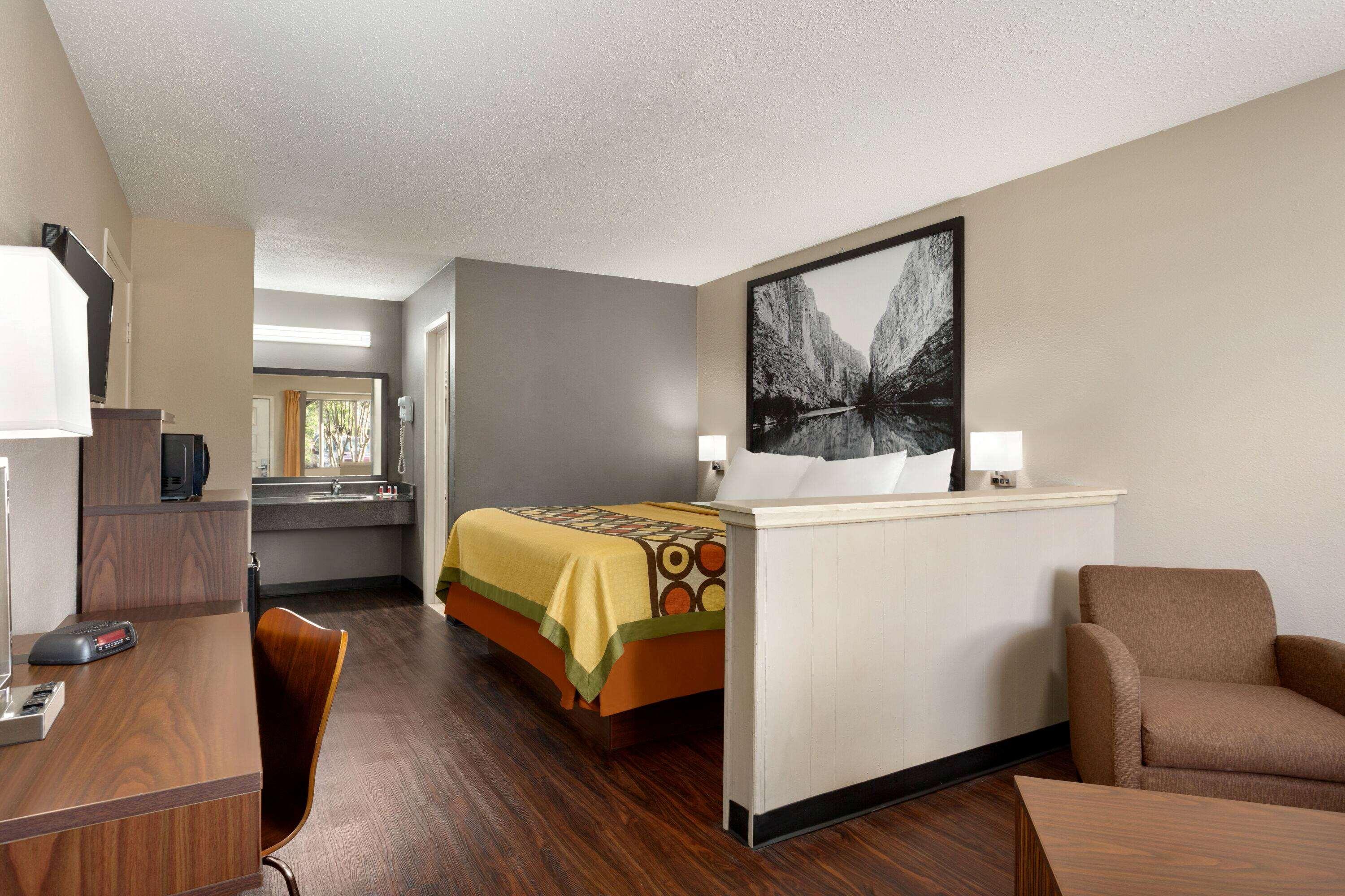 Super 8 By Wyndham Universal City Eksteriør bilde