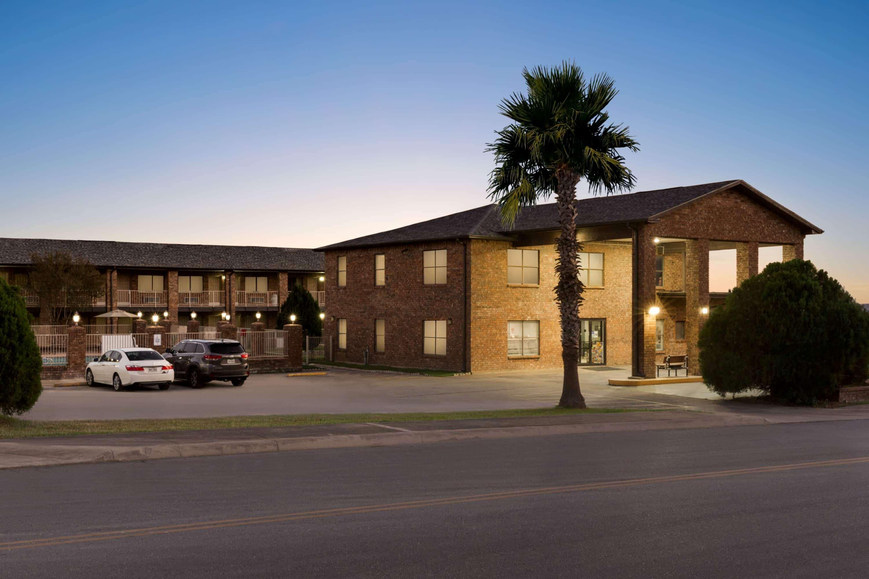 Super 8 By Wyndham Universal City Eksteriør bilde