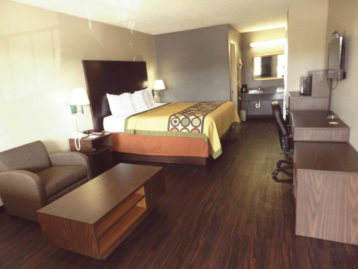 Super 8 By Wyndham Universal City Eksteriør bilde