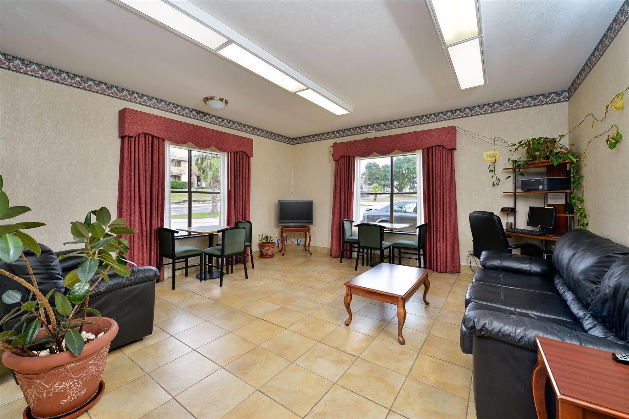Super 8 By Wyndham Universal City Eksteriør bilde