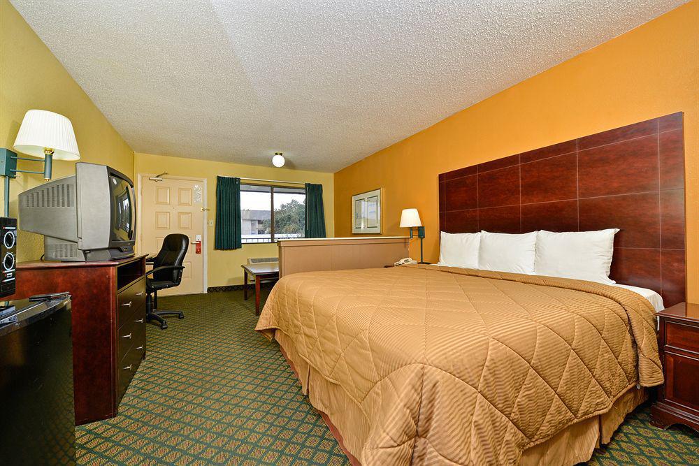 Super 8 By Wyndham Universal City Eksteriør bilde